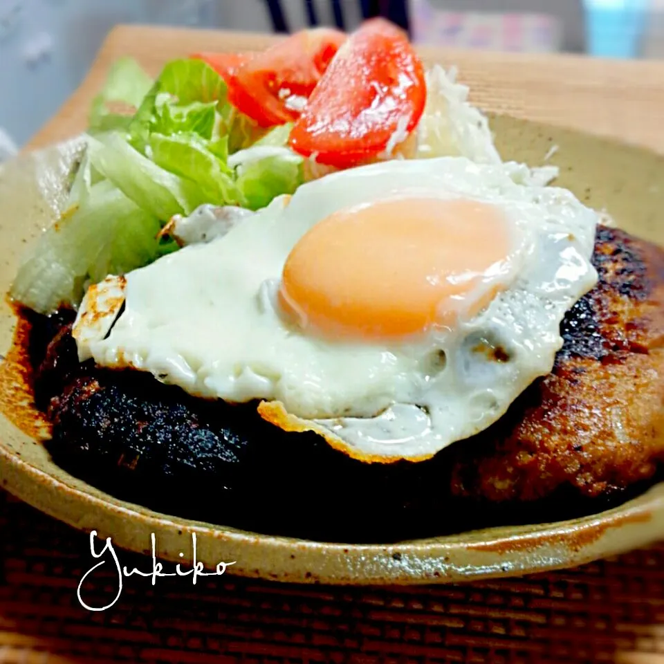 目玉焼きのせハンバーグ。|ゆきこさん