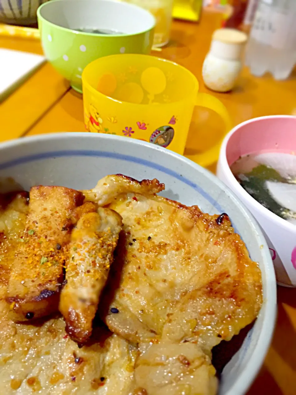 豚焼き肉丼  キムチ醤油味  、 若芽と大根のコンソメスープ|ch＊K*∀o(^^*)♪さん