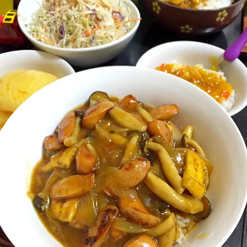 今日の晩ご飯は、和風きつねカレー丼、簡単サラダ、沢庵。|ゆえさん