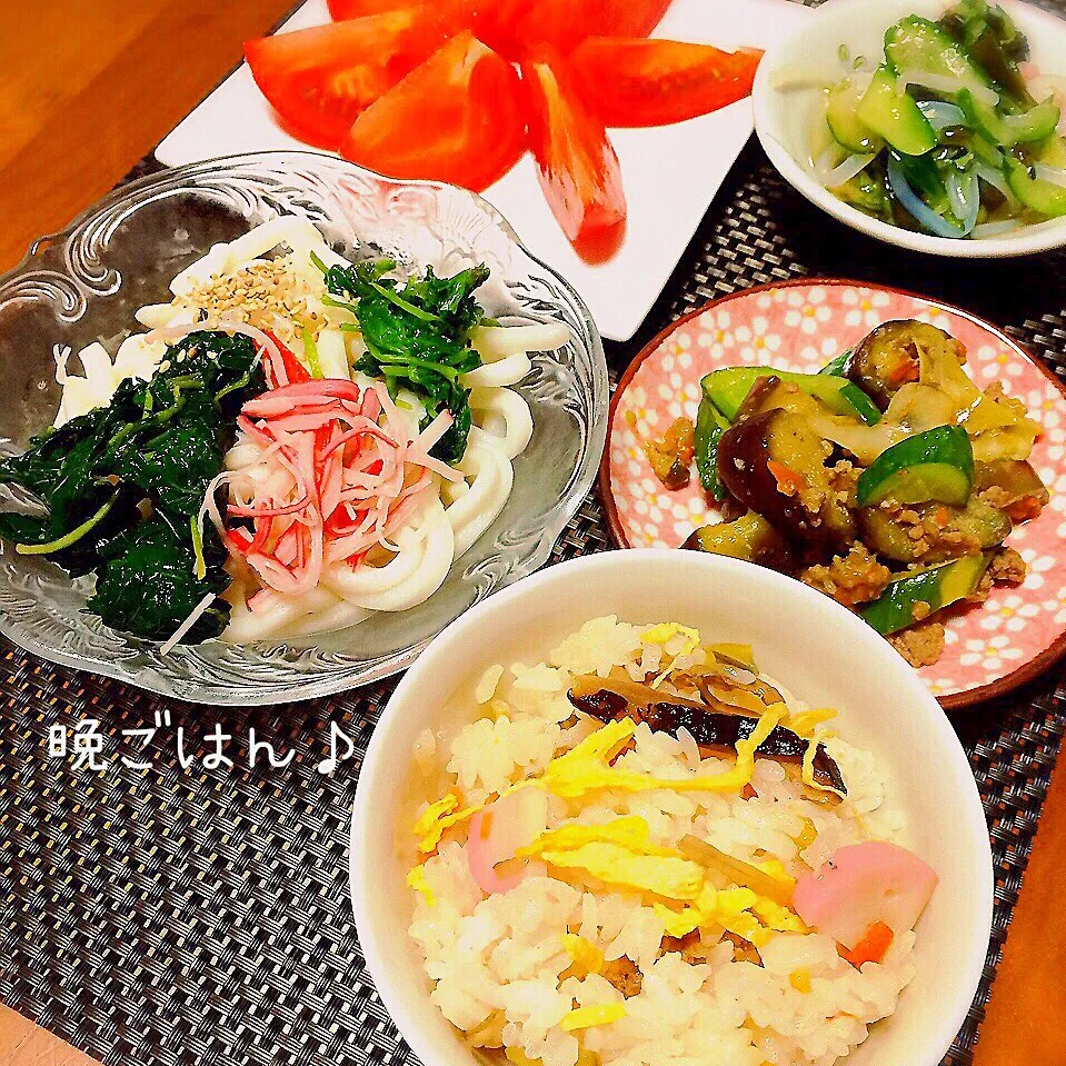 Snapdishの料理写真:今夜もきゅうり消費の晩ごはん♪ぶっかけうどん・あるものでお寿司・きゅうりとなすの肉味噌炒め・酢物(*^^*)|ばろんさん