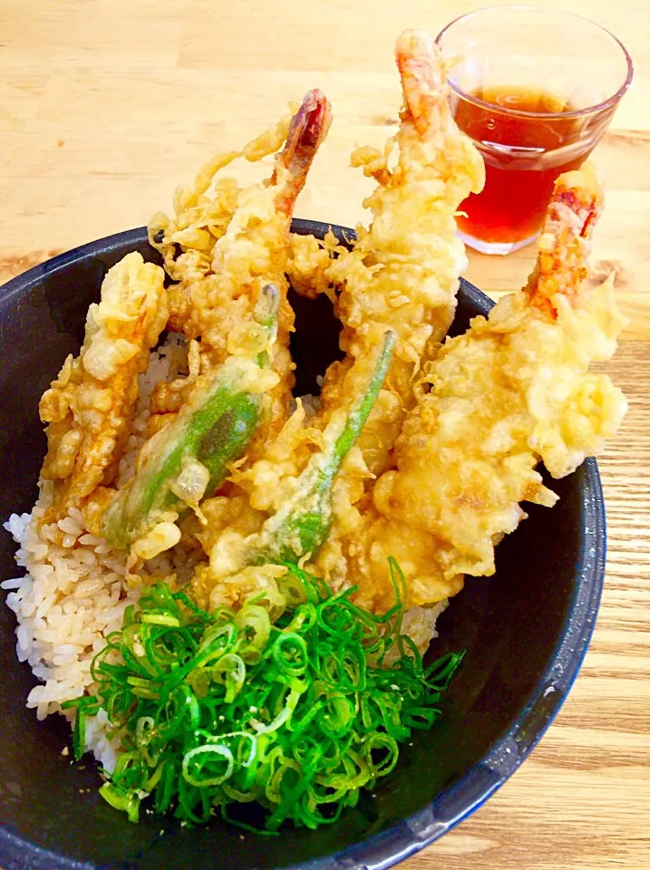 うどん屋の天丼。|カリヤ レイイチロウ。さん