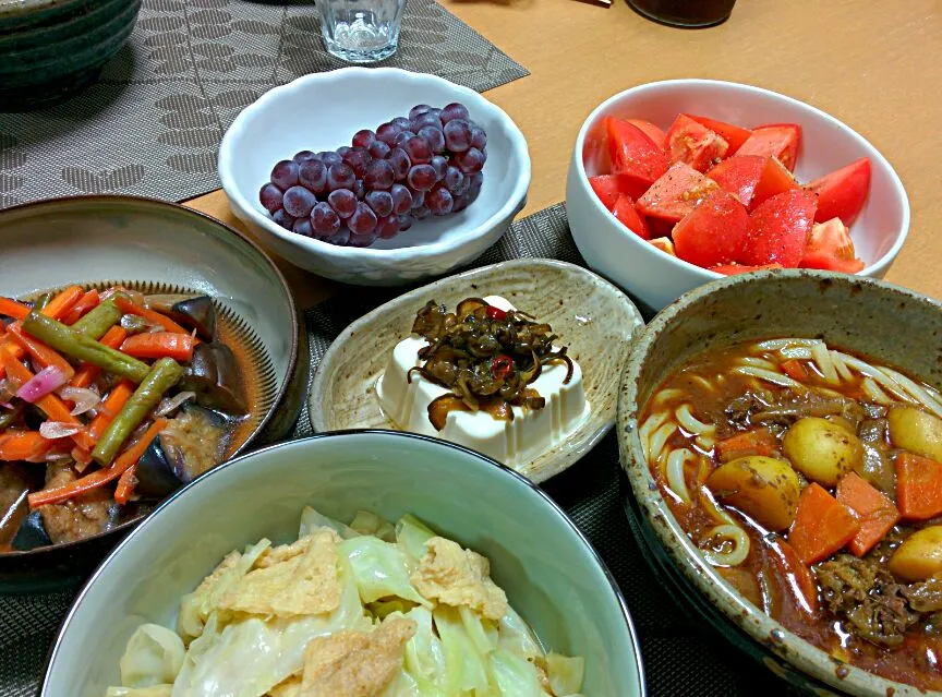 Snapdishの料理写真:カレーうどん、ナス南蛮、冷奴・キュウリの佃煮のせ、キャベツと南関あげの煮浸し|ねむねこさん