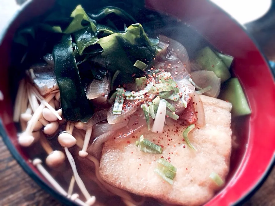 えのきと若芽とお揚げとインゲン豆とネギと梅干しの稲庭うどん|トキロックさん