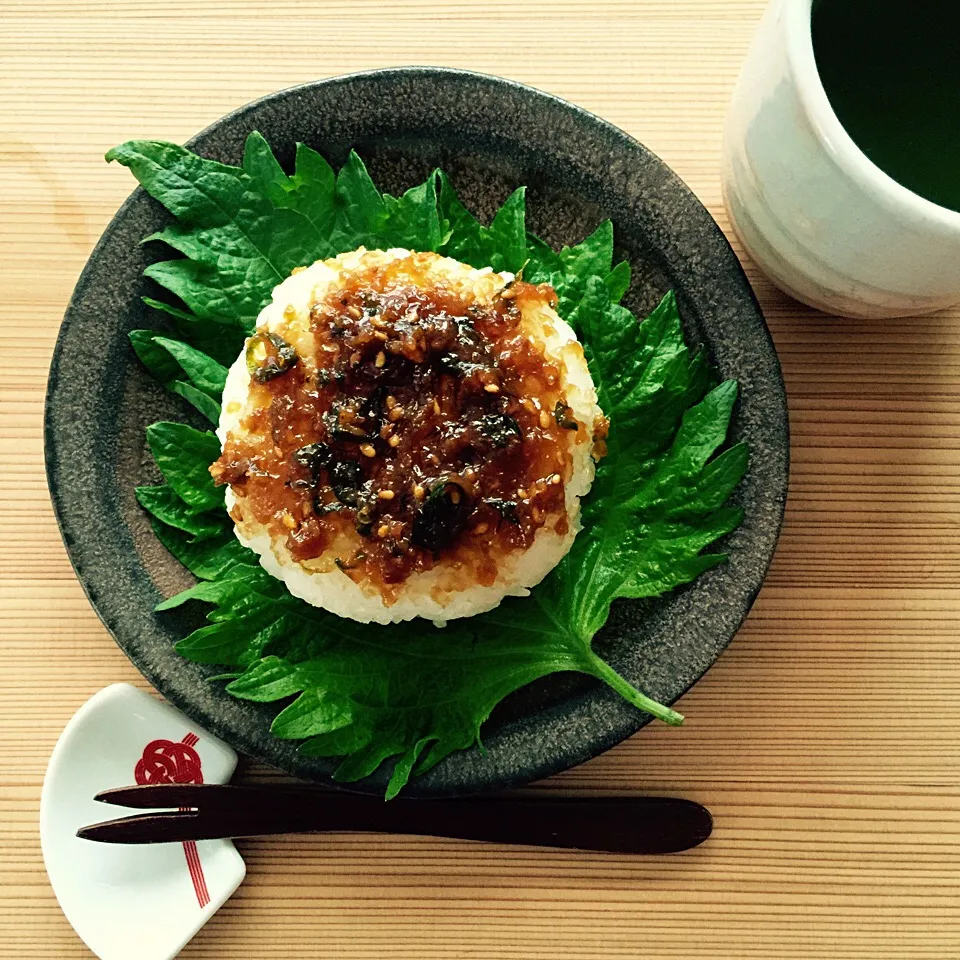 Snapdishの料理写真:青唐辛子味噌の焼きおにぎり。|シローさん