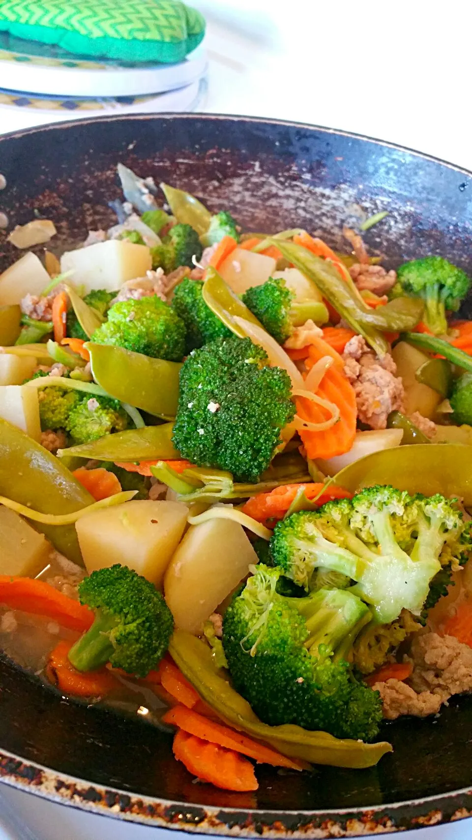 this is what i called my mix emotion veggies with ground pork..  i felt like eating something with meat but with a whole lot of veggies so i came up with this..|pearls lutuanさん