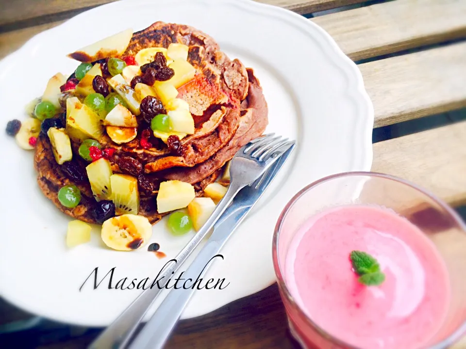 Fruits pancake with raspberry  smoothie|Masakiさん