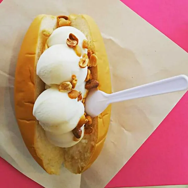 ice cream on a bun in Phuket|CHUENCHAIさん