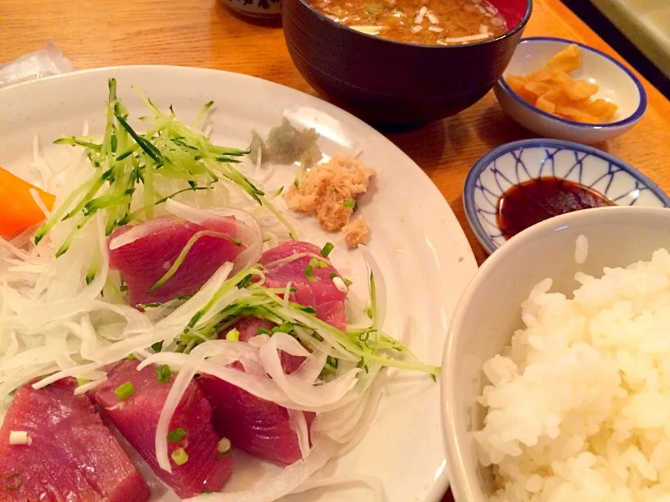 大田市場 富士軒 カツオ刺身|uchiyama あにきさん