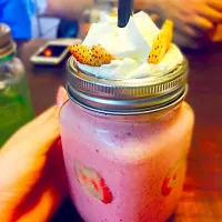 Snapdishの料理写真:strawberry yoghourt|mmmmj0703さん