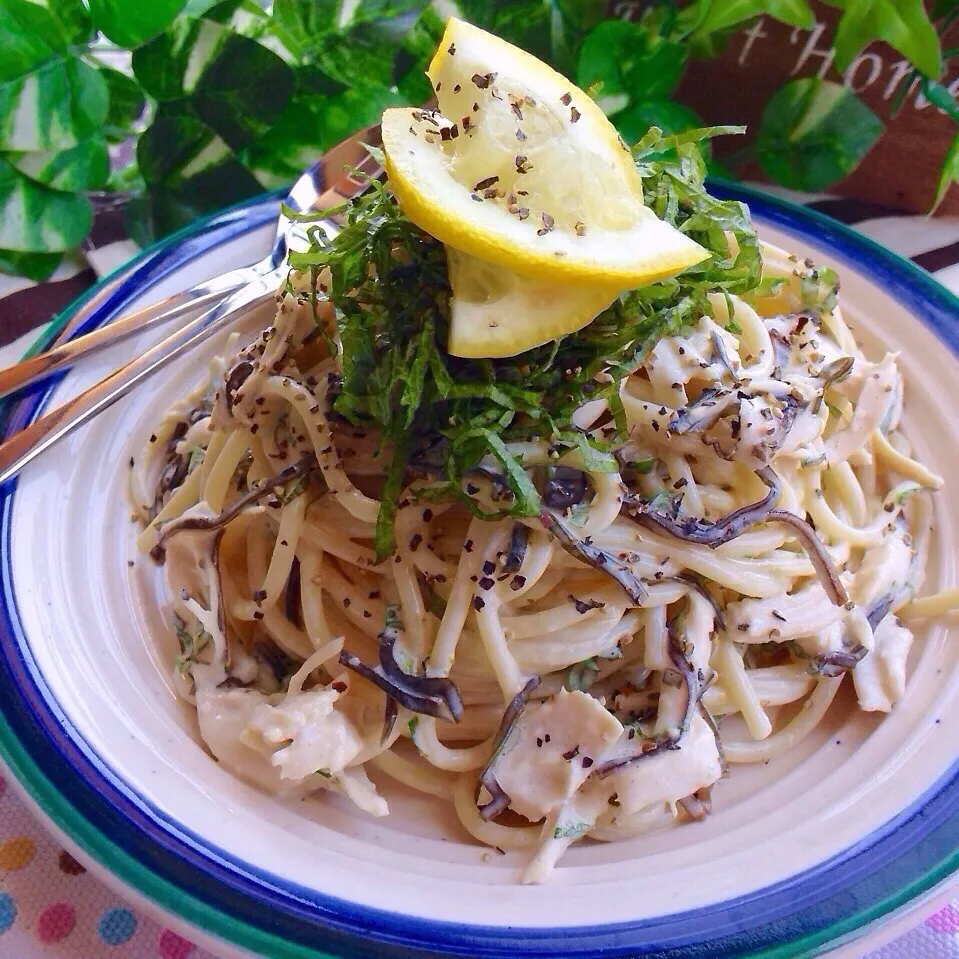 Snapdishの料理写真:大葉香る♡塩昆布&蒸し鶏de豆乳わさびソースの冷製パスタ|優雨【ゆぅ】@ HMH所属さん