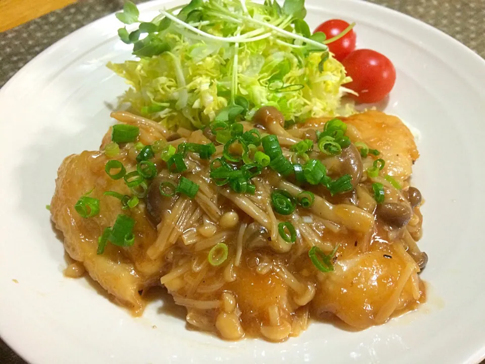 Snapdishの料理写真:あゆ♡さんの料理 鶏むね肉のえのきバターソース絡め♪|みきおさん