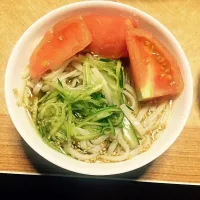 Snapdishの料理写真:今日は暑いので、急遽「冷やし妻有うどん」(^^)|Ichimuraさん