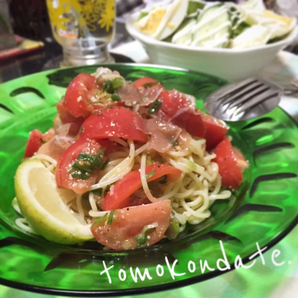 生ハムとトマトの冷製パスタ🍴♡|🇯🇵ともこちゃん。さん