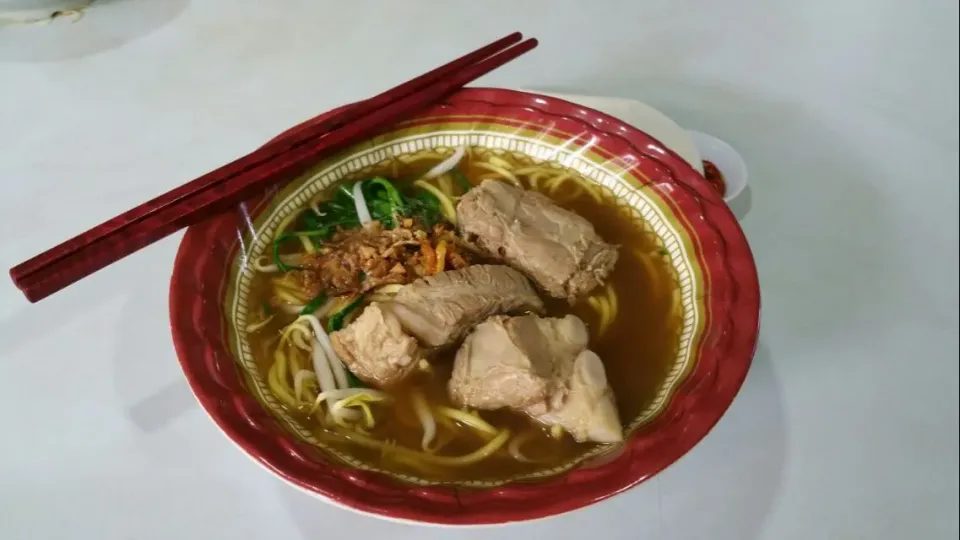 Pork rib noodle in prawn base soup.|秋平さん