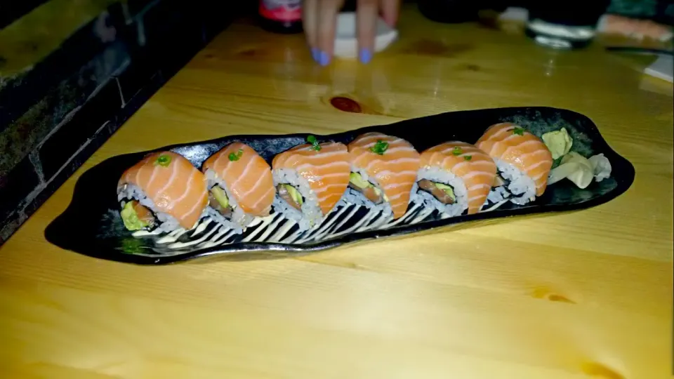 Taberu Roll - salmon, avocado, sesame seeds and mayonnaise uramaki|Jasmin Palmerさん