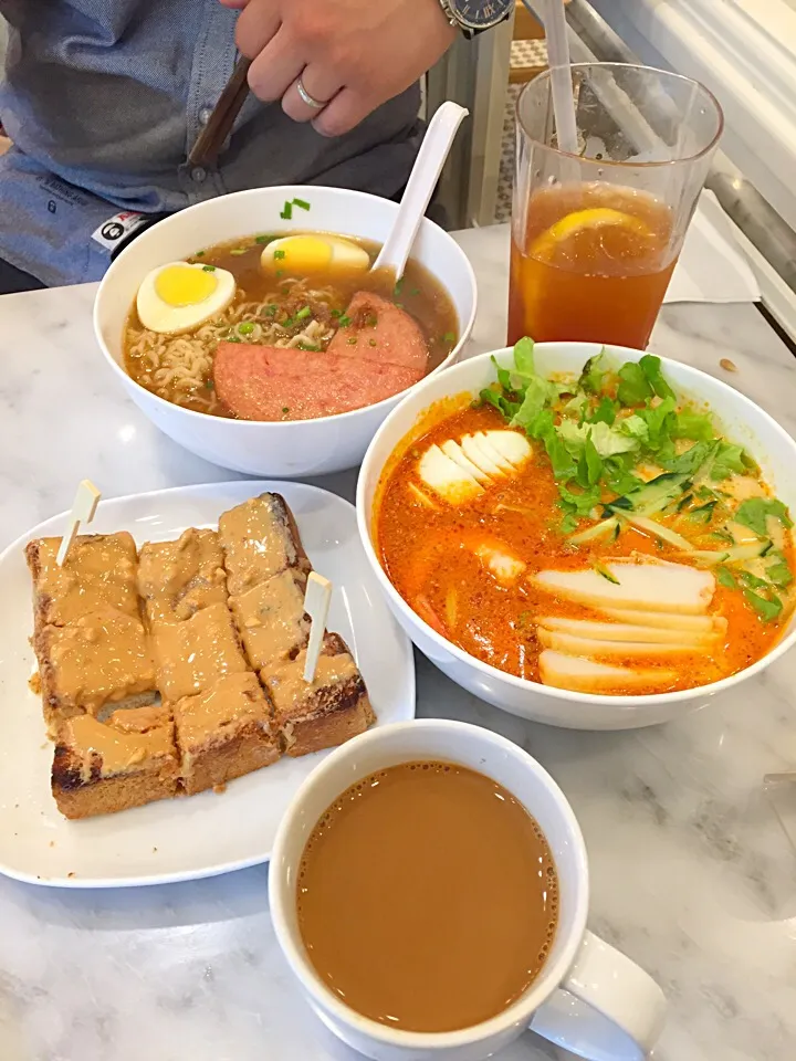 Snapdishの料理写真:laksa|zzzrayさん