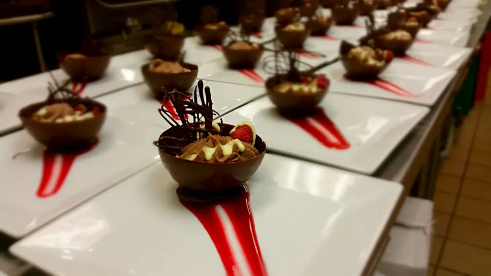 Chocolate mousse in Chocolate cup.|Chef Jerichoさん