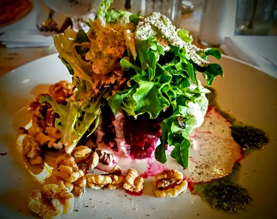 Goat cheese beet Salad with pesto sauce!  It was creamy and delicious!|Jihollandさん