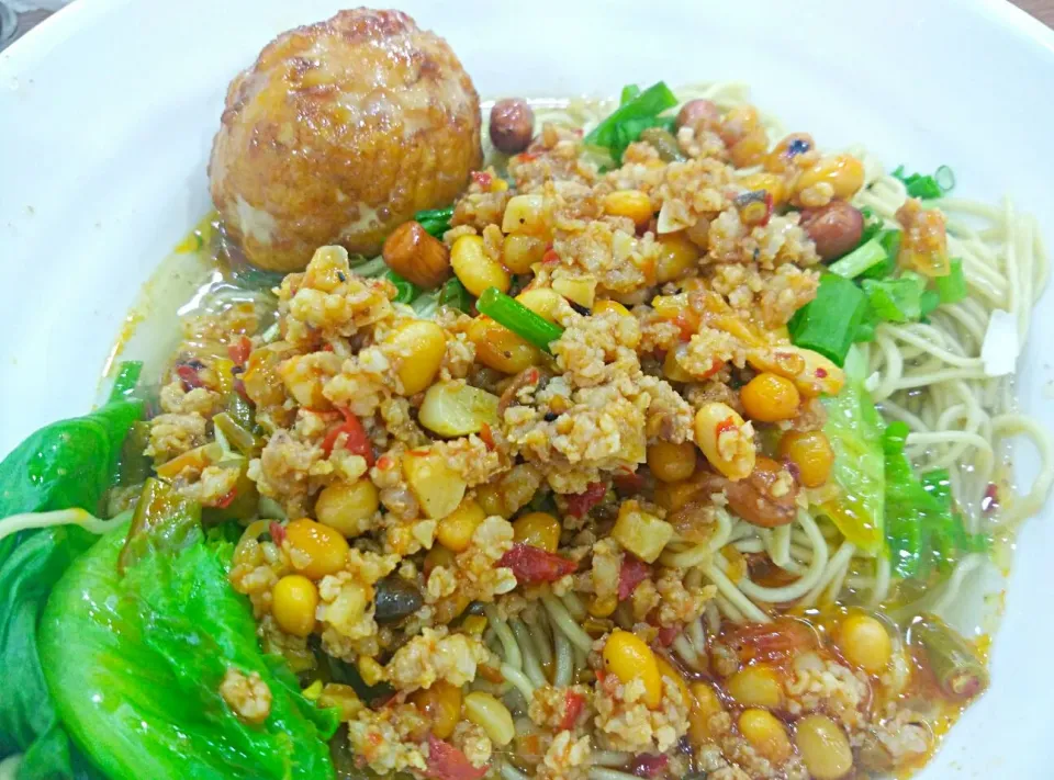 Chinese noodle with pork + Egg|Bakaminna Shizenさん