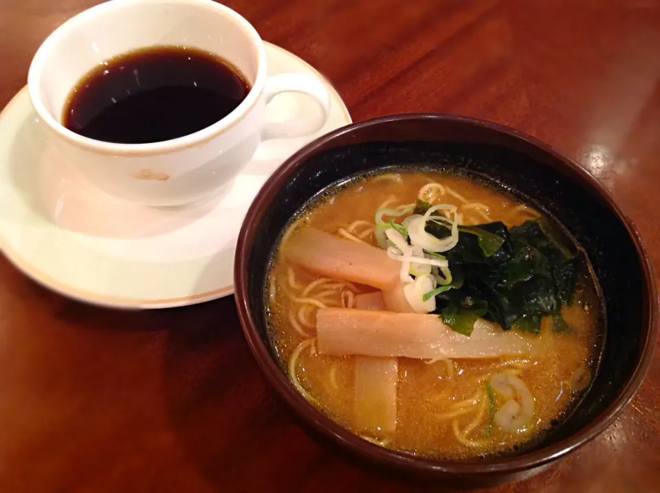 ビュッフェ〆のラーメン🍜「青森県カレー牛乳ラーメン」😋|アライさんさん