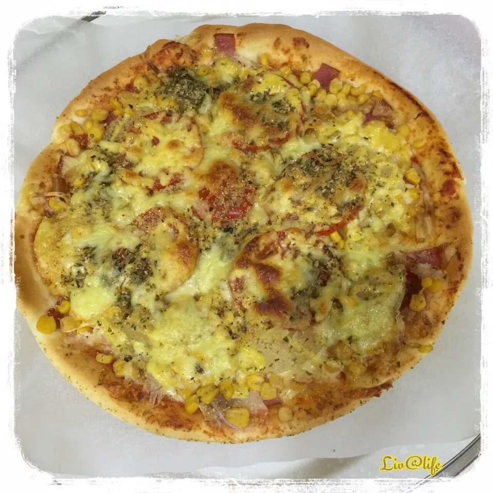 Snapdishの料理写真:Supreme-Hawaiian Pizza ( Mozarella)|LivChenさん