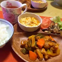 Snapdishの料理写真:夜ご飯☆酢豚ならぬ酢鶏・ひじきサラダ・麻婆豆腐|ゆーさん