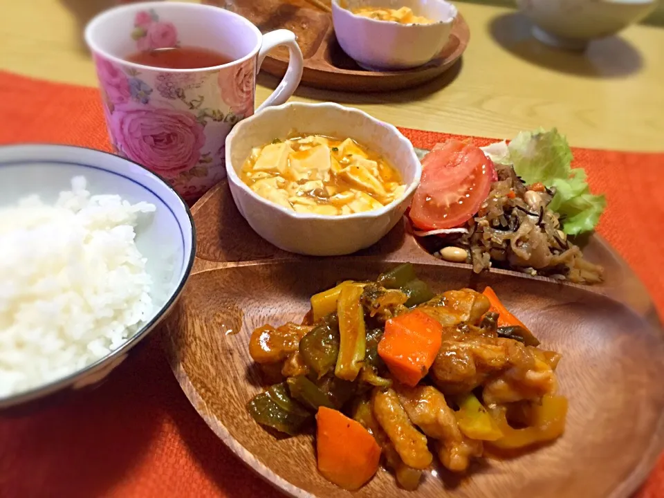 Snapdishの料理写真:夜ご飯☆酢豚ならぬ酢鶏・ひじきサラダ・麻婆豆腐|ゆーさん