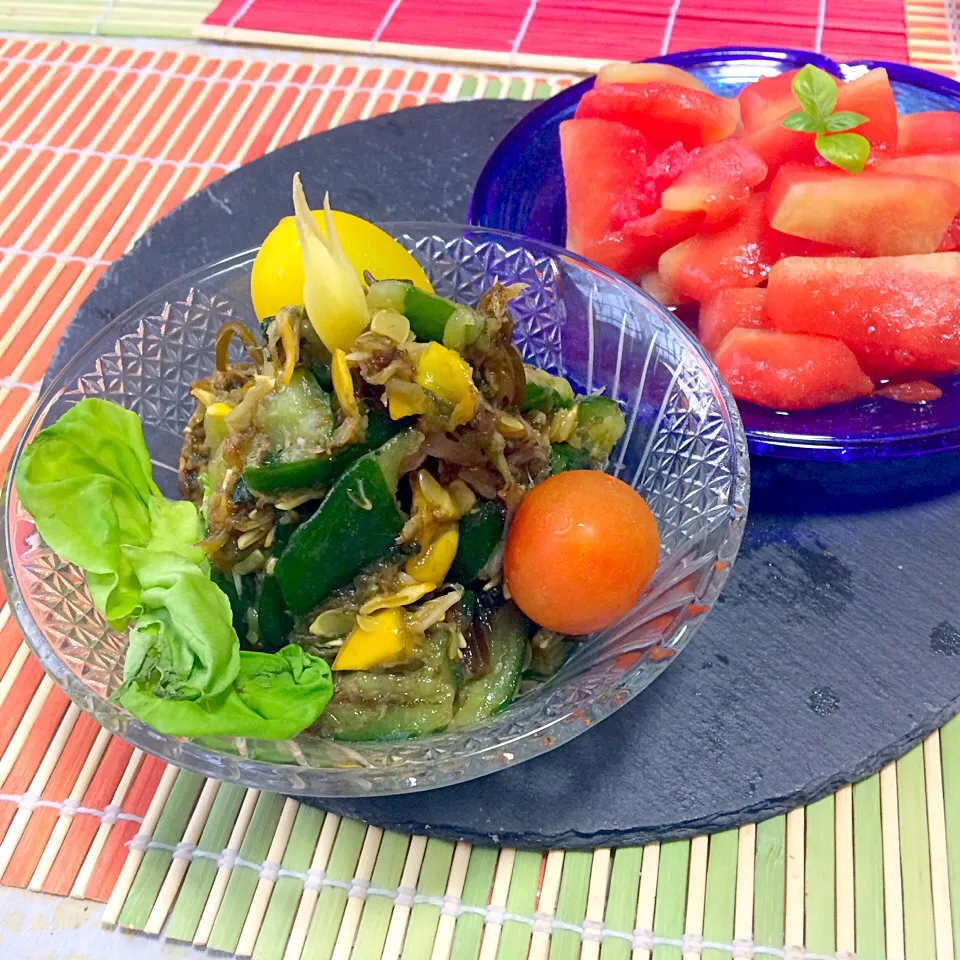 山本真希さんの料理 きゅうりと大葉のとろろ昆布びたし やっと自宅のみょうがと大葉が摘める様になりました。おまけスイカの皮の梅酢漬け|佐野未起さん