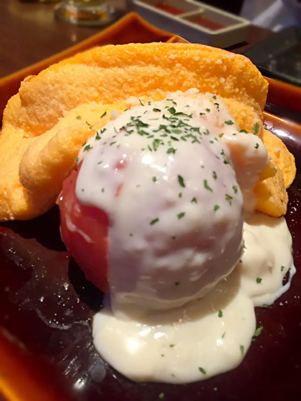 Snapdishの料理写真:ふわふわオムレツとトマト🐣🍅|Chirico❤️さん