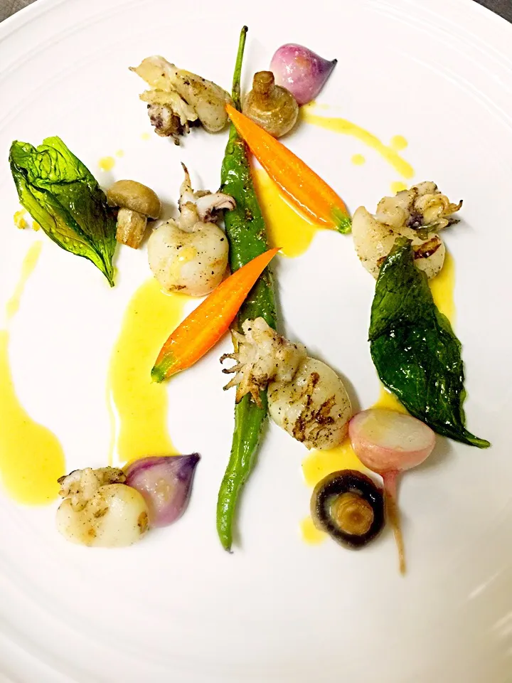 Snapdishの料理写真:Sous Vide squid with Vegetables and Mushroom Sauce|小天粑粑baさん