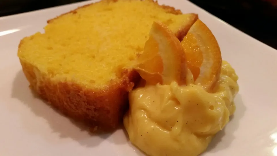 bolo de laranja com creme pastisserie.😋😋😋😋|lucia inoueさん