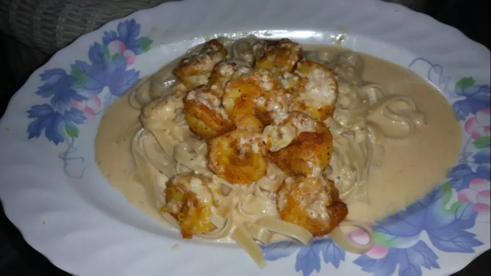 Snapdishの料理写真:FETTUCCINE WITH SHRIMP IN ALFREDO SAUCE|Frank Ortizさん