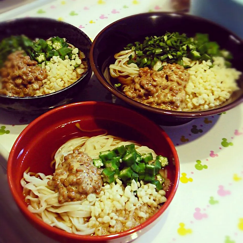 オクラと納豆のネバネバ冷やしたぬきうどん|よちやまさん