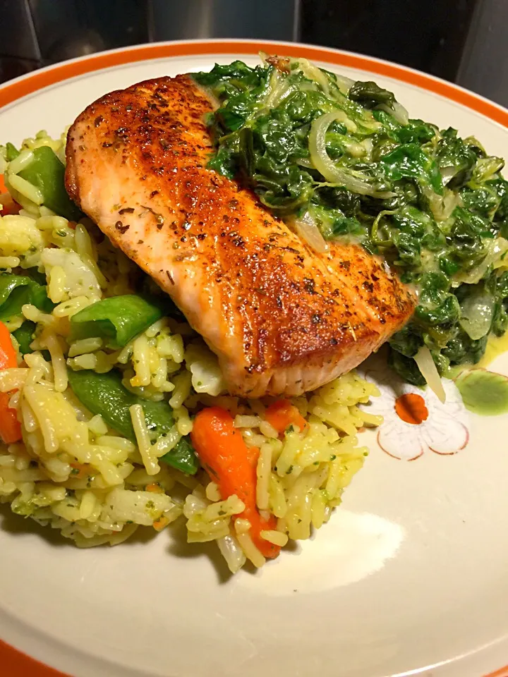 Snapdishの料理写真:Pan Seared Salmon w/creamed spinach|Chef Ampさん