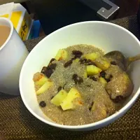 Snapdishの料理写真:Soaked chia with apple and sultana|Hannah Mansfieldさん