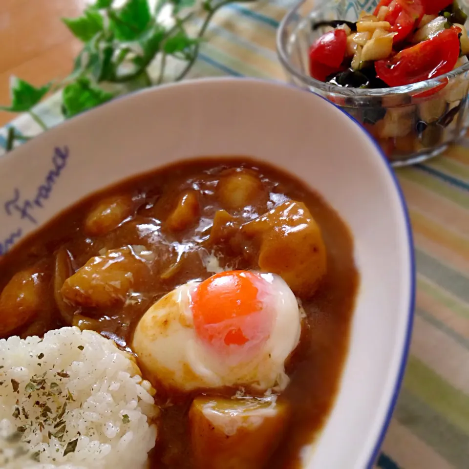 Tomoko Itoさんの料理 ミニトマトとわかめと新玉ねぎのさっぱりサラダ💕とお餅入カレー🍛|ららさん