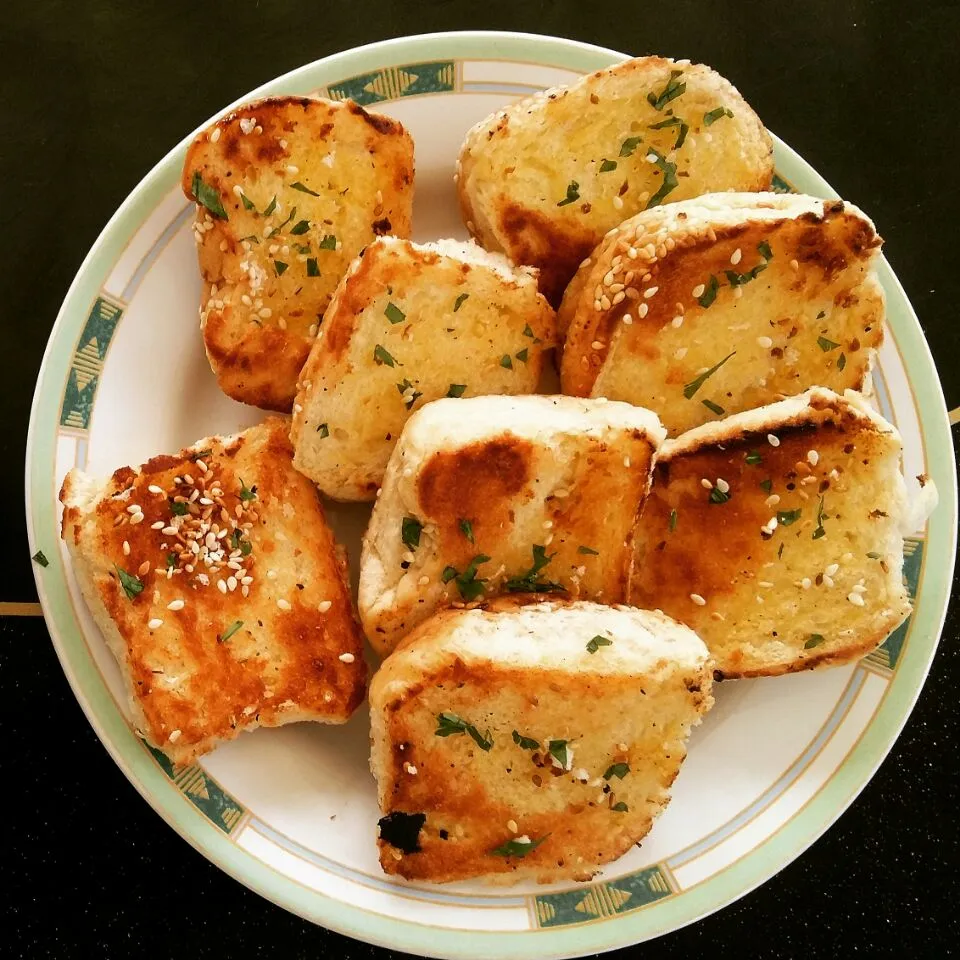 Butter Bread with Sesame Seeds and Chopped Celery #food #bread #pastries #indonesia #Eastern European cuisine #breads #pastries #butter #sesameseeds #yummy #cel|Aureliana Tumiwaさん