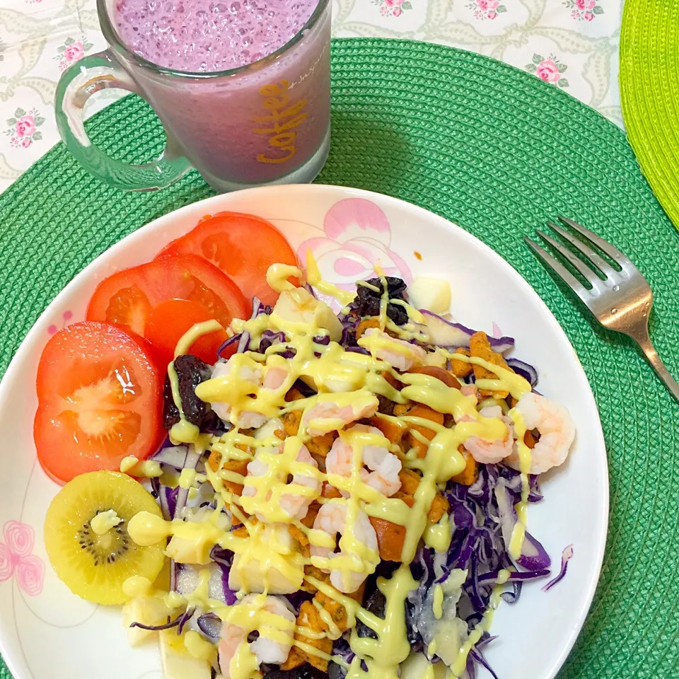 Morning combo salad with blue berry milk|LivChenさん