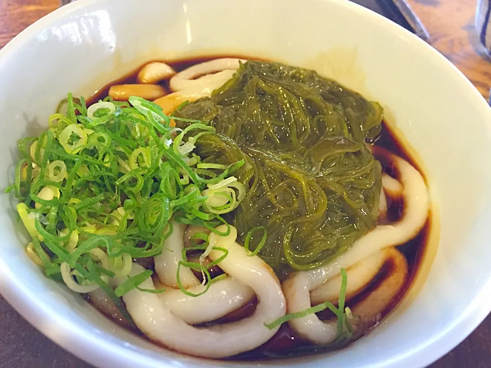 ふくすけの伊勢うどん めかぶのせ|あかねさん