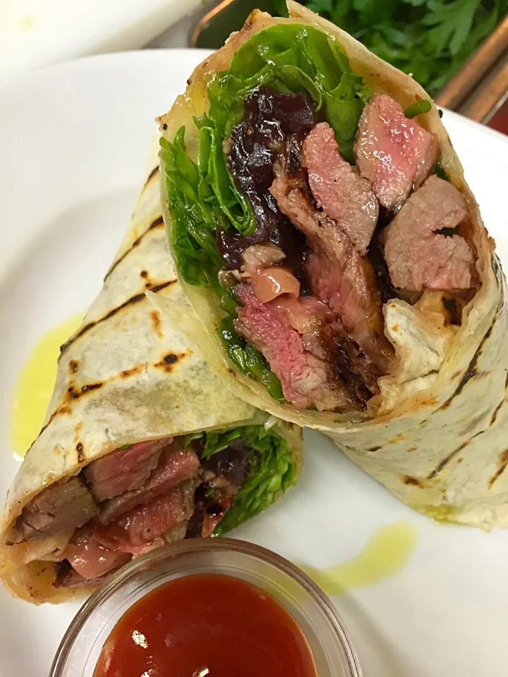 Snapdishの料理写真:Steak, caramelized red onion, blue cheese wrap|Michael Kohlさん