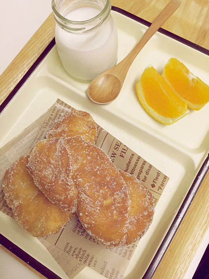 お給食みたいなツイストドーナツパン🍩|ようくさん