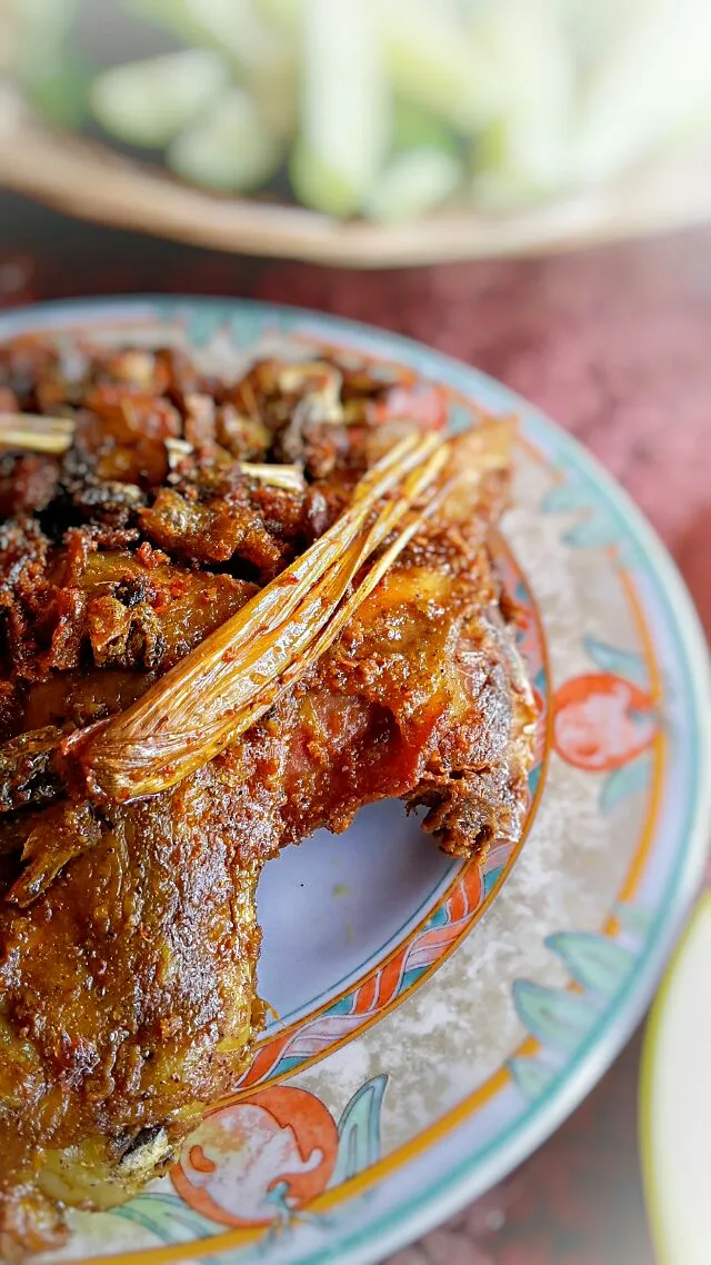 ayam goreng penyet
 #indonesianfood #spicy #hot #yummy #lunch #tasikmalaya #westjava #foodporn|tomy fajar ramdhaniさん