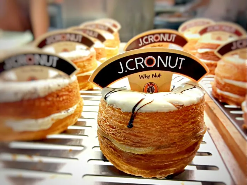 j.co croissant j.cronut|tomy fajar ramdhaniさん