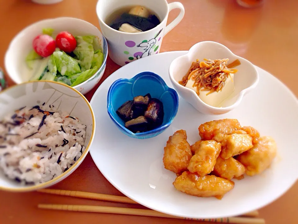 Snapdishの料理写真:4匹のお犬と1匹のにゃんこのママさんの料理 学校給食で大人気 ‼ 鶏ささみのレモン煮♡|きよちゃんさん