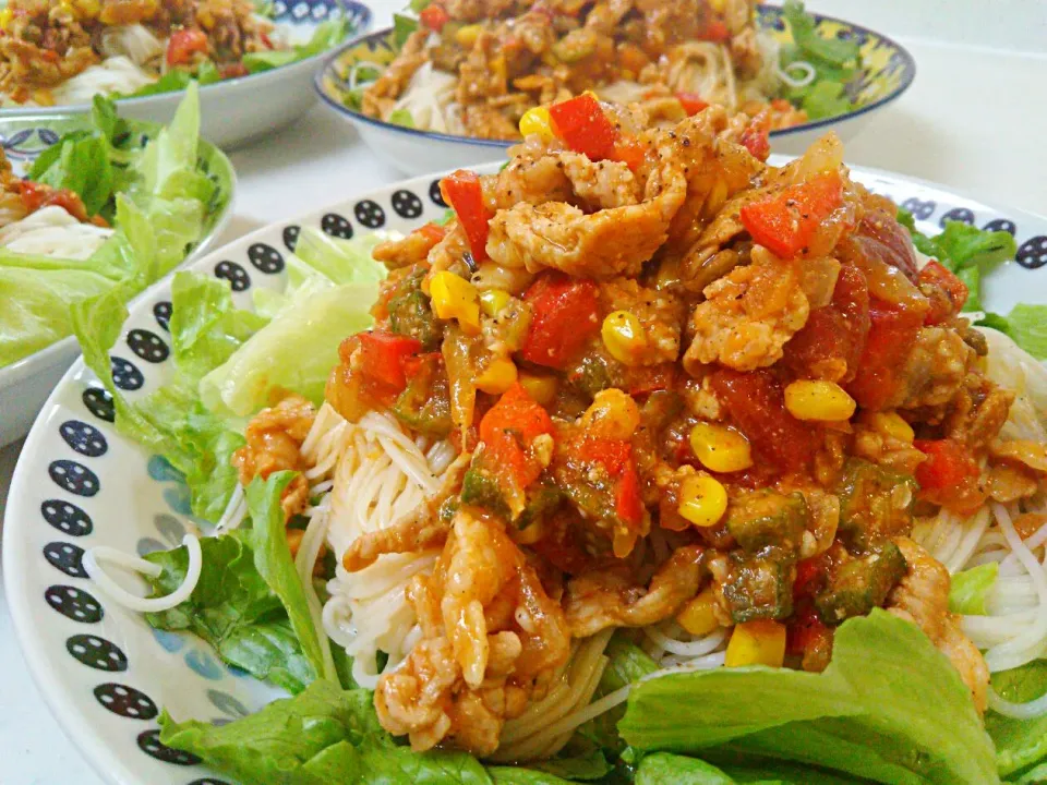 豚こまを細かくやって、なんちゃら😋❗お野菜たっぷり肉味噌のっけ素麺🍻💃⤴|Sayakaさん