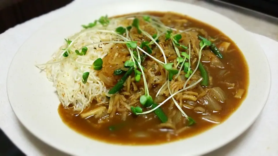 ご飯じゃなくて、
焼き素麺で切り干し大根の和風ｶﾚｰ🍛
の晩御飯～✨|kaz(*･ω･)さん