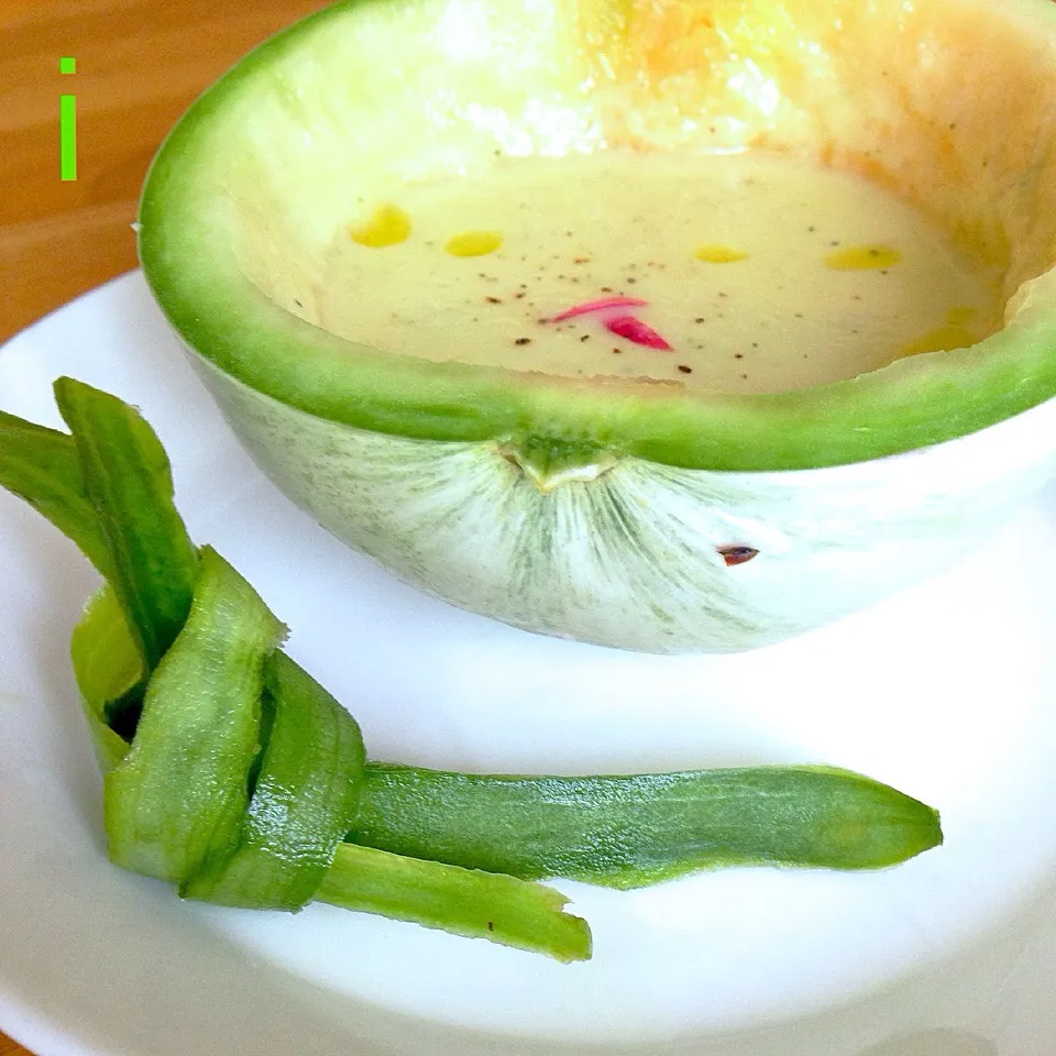 Snapdishの料理写真:rick chanさんの melon gazpacho  メロンとキュウリのガスパチョ|izoomさん