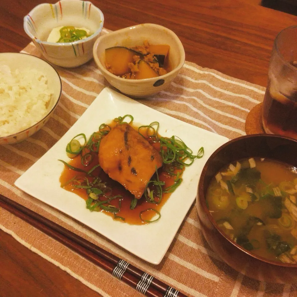 夕飯 かじきの煮付け、かぼちゃとそぼろの煮物|Maho Takamiさん