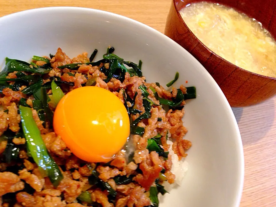 ニラと豚ミンチ丼☆もやしと卵の中華スープ|Yuki Emiさん