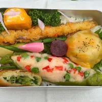 Snapdishの料理写真:シシャモのフライ、シシトウすり身 海をイメージしたお弁当|もりさん